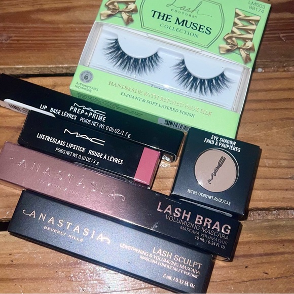 New Makeup Bundle! - Picture 1 of 1